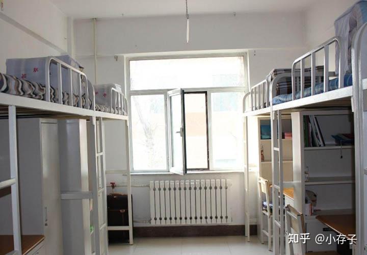 武漢航海職業技術學院的宿舍條件如何?校區內有哪些生活設施? - 