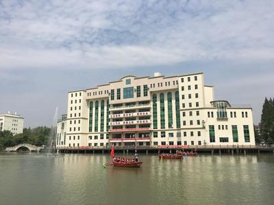 【迎新報(bào)道三】這真的很武船:&ldquo;精通艇筏&rdquo;技能競(jìng)賽為武漢船院2017級(jí)新生&ldquo;深藍(lán)色海洋夢(mèng)&rdquo;啟航